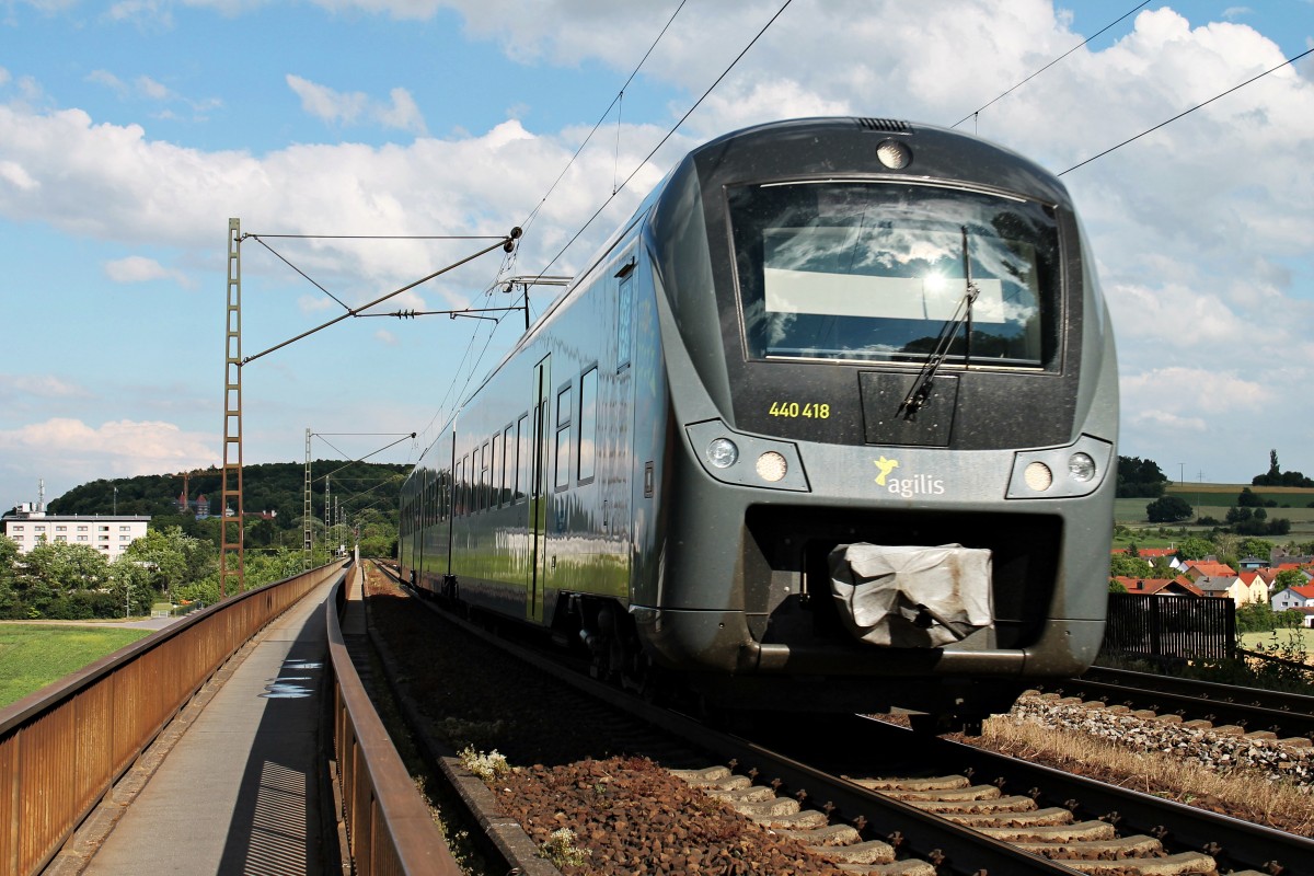 Am 25.06.2014 fuhr agilis 440 418 über die Donaubrücke bei Mariaort in Richtung Nürnberg.