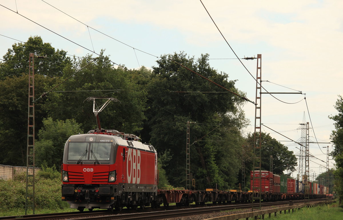 Am 25.06.2020 zog die 1293 073 der ÖBB einen Containerzug mit maßig Verspätung nach Rheinhausen durch Hilden.