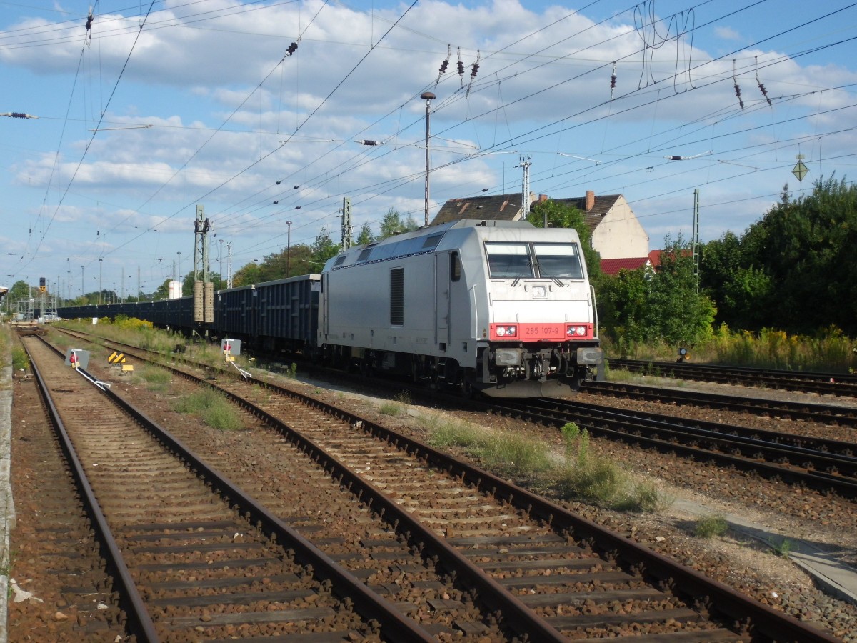 Am 25.08.2013 kam 285 107 mit einem Kohlezug aus Richtung Magdeburg nach Stendal und fuhr dann weiter nach Hannover.