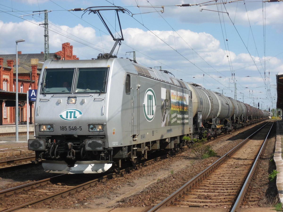 Am 25.08.2013 kam ITL 185 548 mit einem Kesselzug aus Richtung Magdeburg und fuhr weiter Richtung Salzwedel.