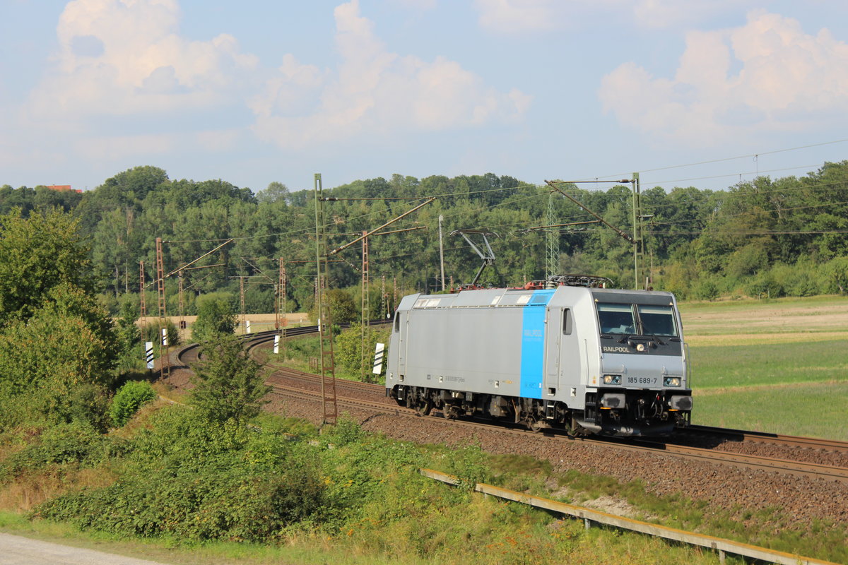 Am 25.08.2019 fuhr 185 689 als Lz in Richtung Eichenberg. Aufgenommen bei Friedland.