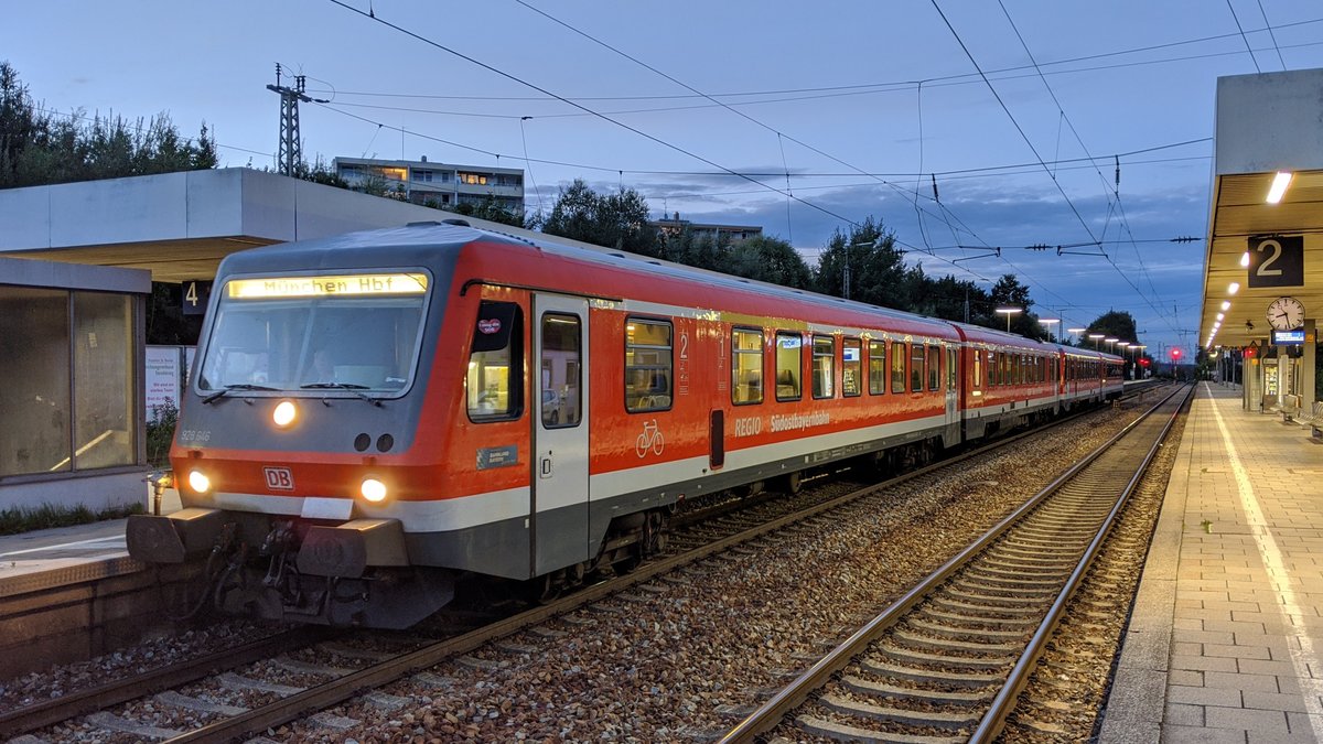 Am 25.08.2020 brachte 628 646 die RB von Mühldorf nach München Hbf. Hier sieht man den Zug in Markt Schwaben.