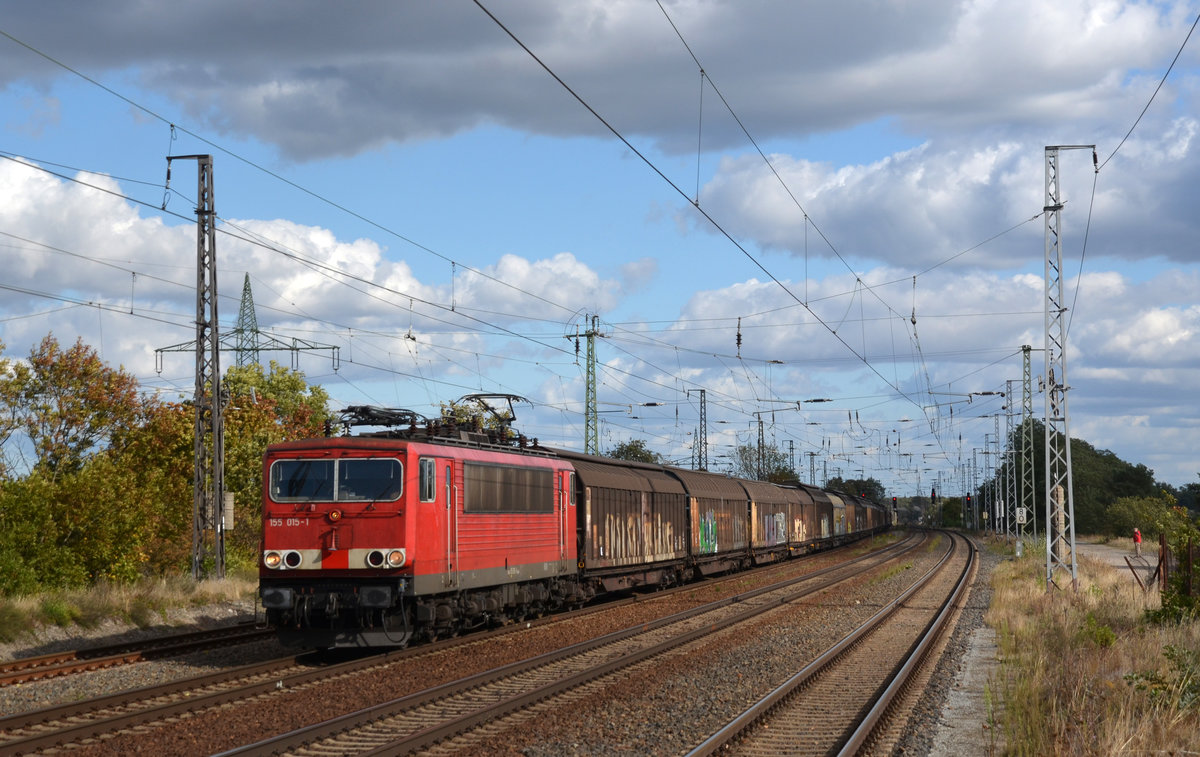 Am 25.09.18 führte 155 015 einen gemischten Güterzug durch Saarmund Richtung Seddin.