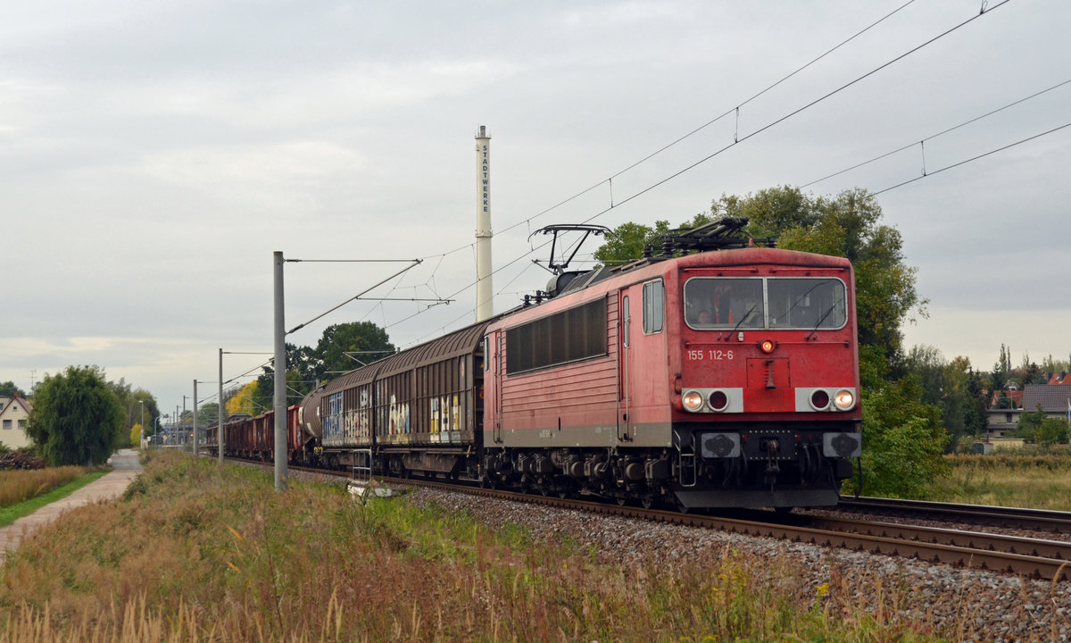 Am 25.09.19 schleppte 155 112 einen gemischten Güterzug durch Jeßnitz Richtung Dessau.
