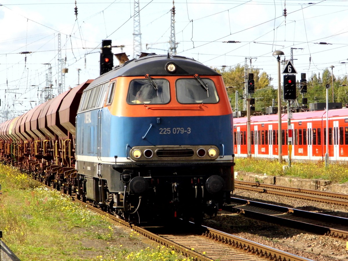 Am 25.09.2015 kam die 225 079-3 von der NBE RAIL aus Richtung Wittenberge nach Stendal und fuhr weiter in Richtung Magdeburg . 