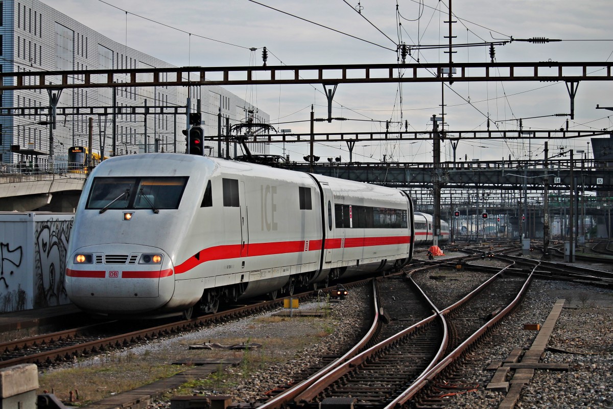 Am 25.10.2014 fuhr 401 090-6  Ludwigshafen am Rhein  als ICE ___ (Interlaken Ost - Berlin Gesundbrunnen) in Basel SBB ein.