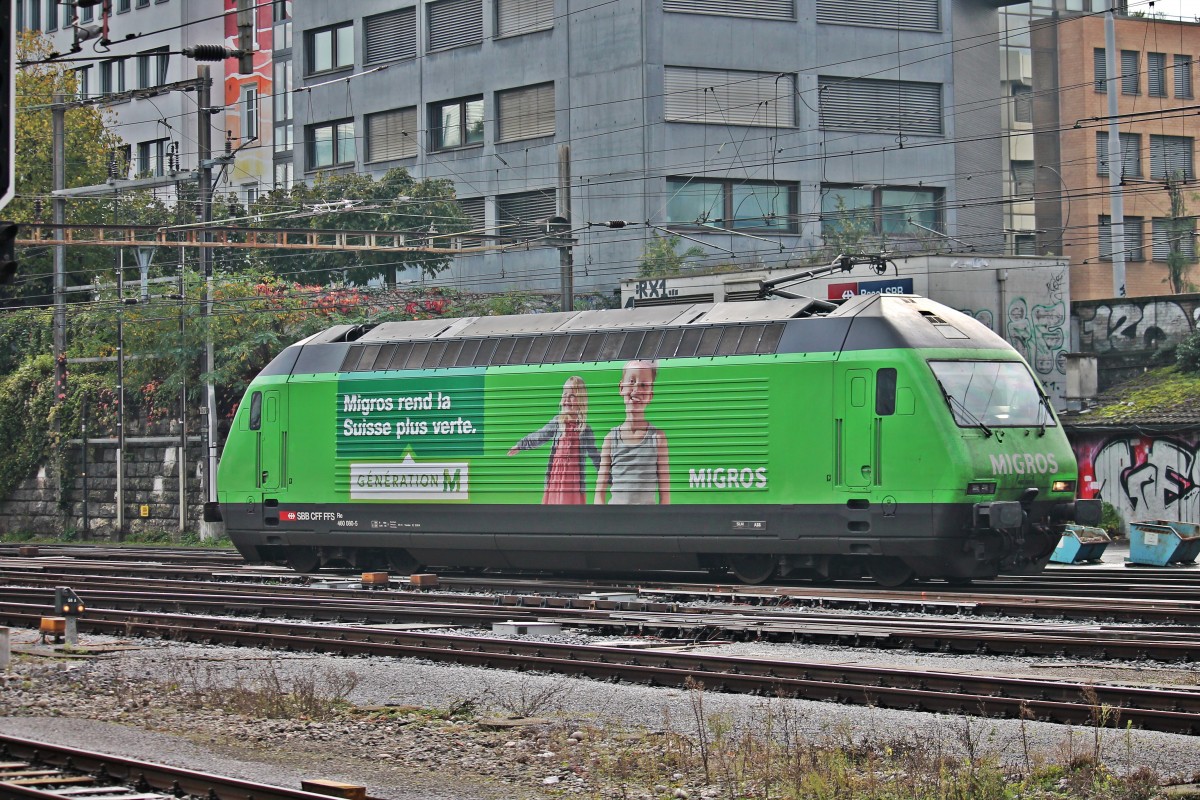 Am 25.10.2014 rangierte die Re 460 080-5  MIGROS - GÉNÉRATIONS M  in Basel SBB.