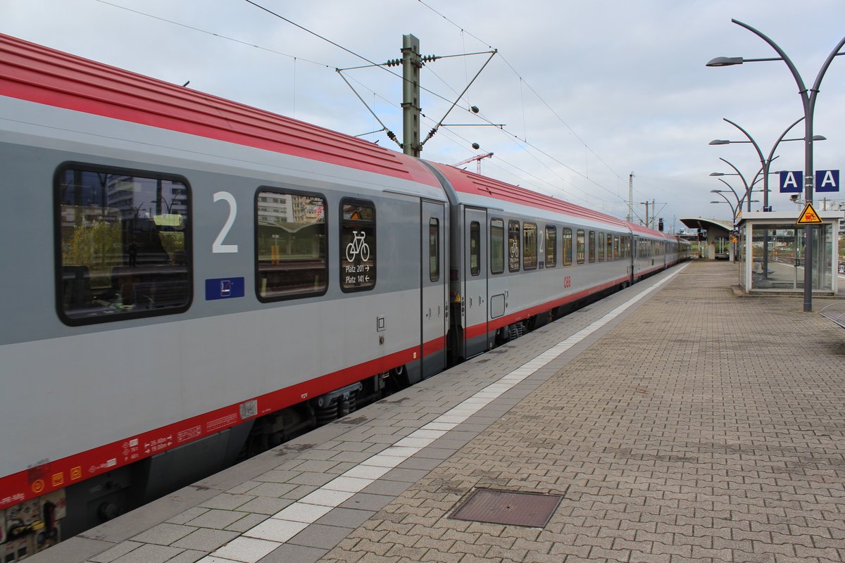 Am 25.10.2017 erreicht IC119 nach Innsbruck den Hauptbahnhof Heidelberg.