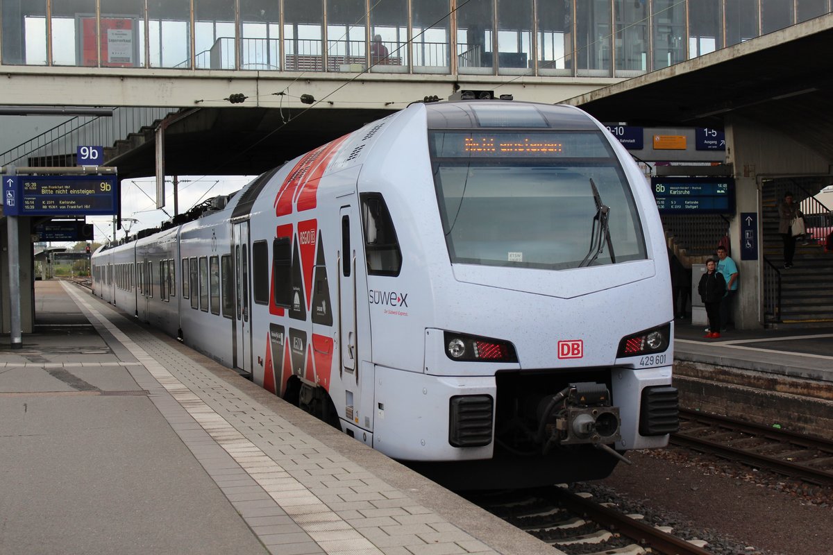 Am 25.10.2017 steht 429 101 im Hauptbahnhof Heidelberg.