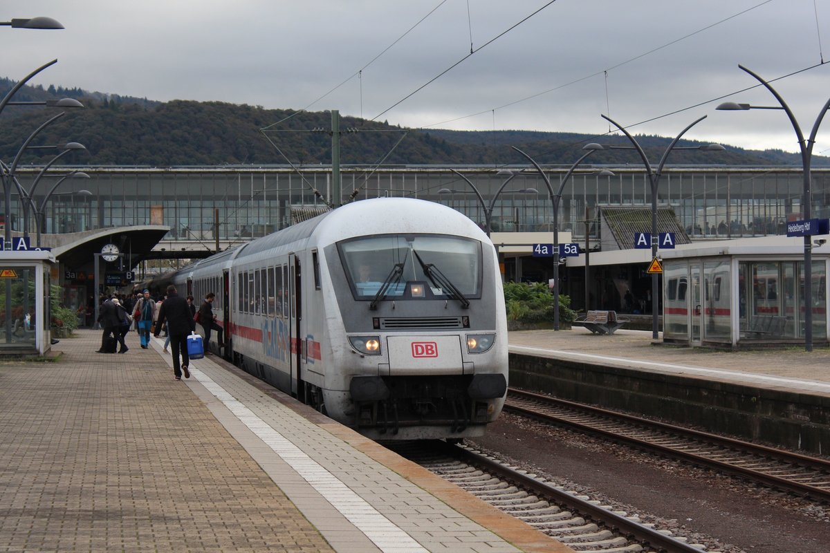 Am 25.10.2017 steht EC390 nach Frankfurt im Hauptbahnhof Heidelberg.