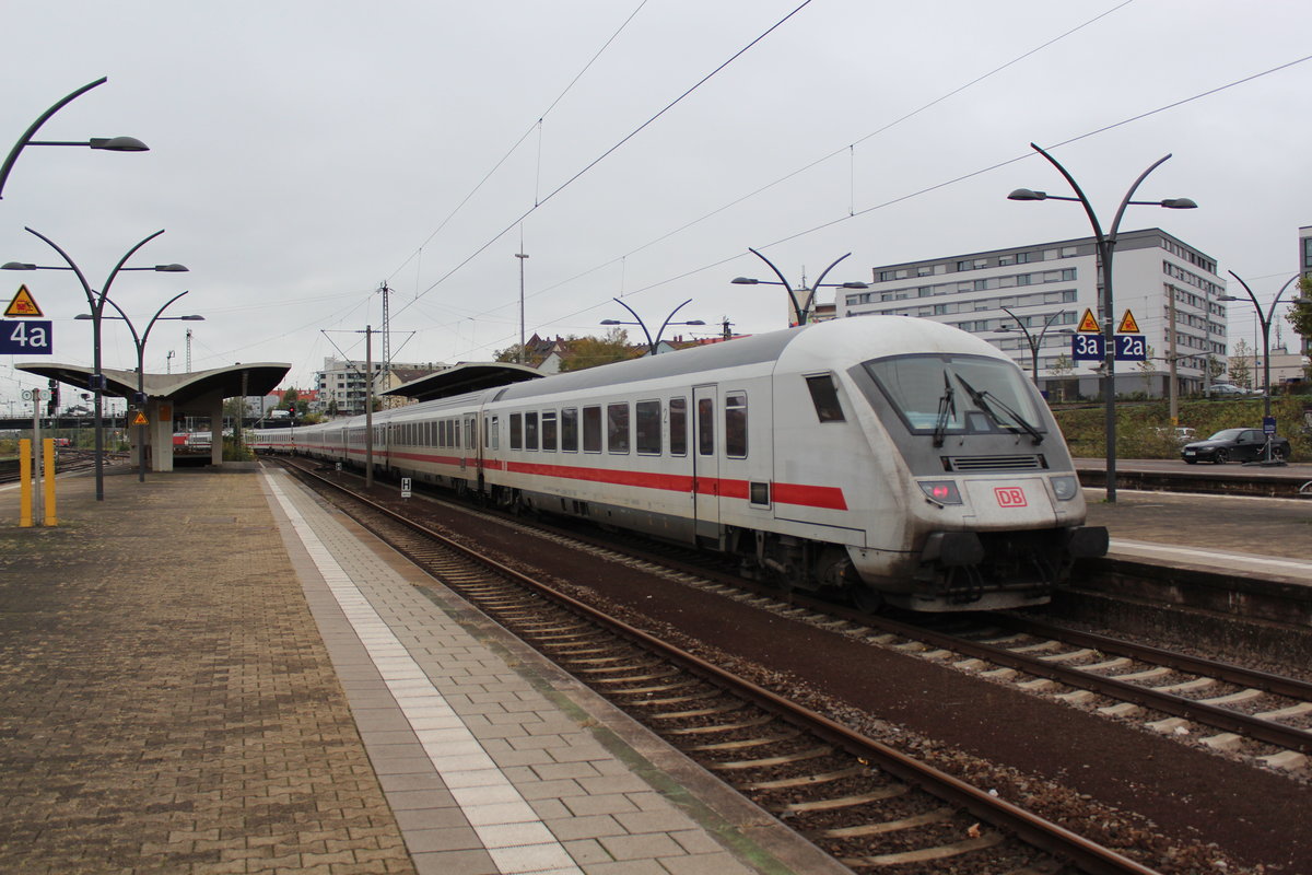 Am 25.10.2017 verlässt IC2374 nach Westerland den Hauptbahnhof Heidelberg in Richtung Frankfurt.