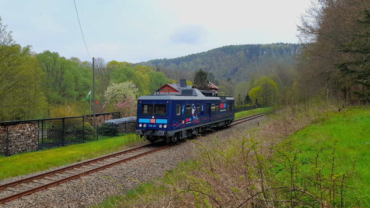 Am 2.5.23 fuhr 708 401 (zum Testzug umgebaut) nach Annaberg-Buchholz und dann weiter auf die Teststrecke Richtung Schwarzenberg, hier kurz vor Hennersdorf (Sachs). 
