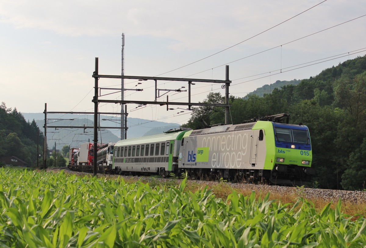 Am 25.Juli 2013 war BLS 485 015 mit einer ROLA aus Novara nach Freiburg(Breisgau) zwischen Tecknau und Sissach auf dem Weg Richtung Basel.