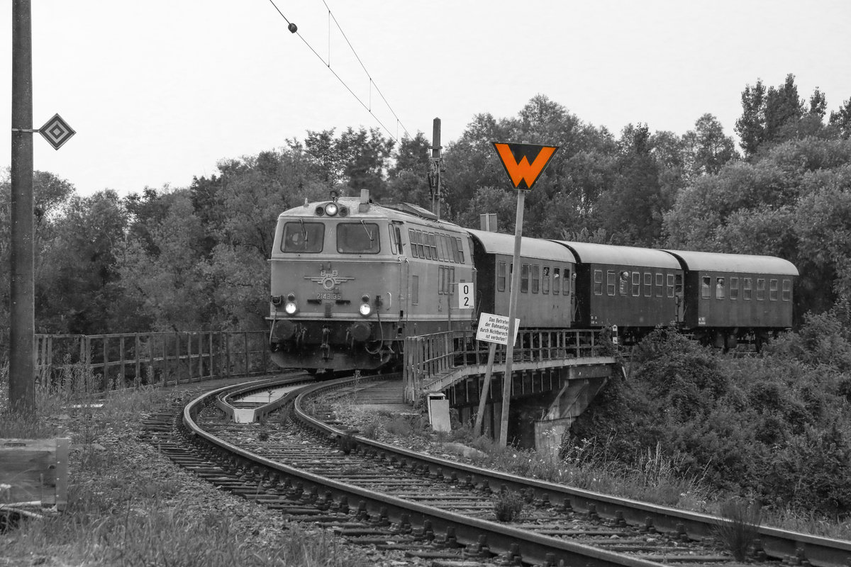 Am 25.Juli 2015 kam 2143.35 auf die Radkersburgerbahn. 
Hier bereits bei der Rückfahrt im Bahnhof Spielfeld Strass. 
