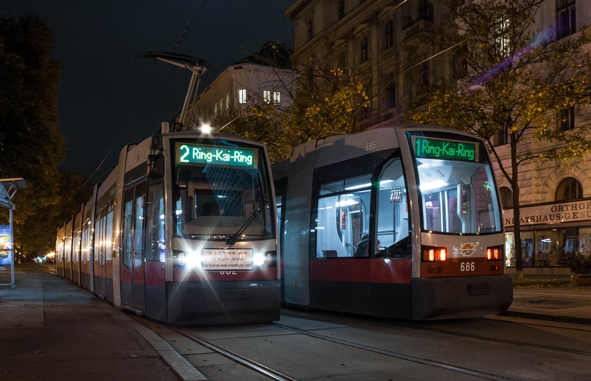 Am 25.Oktober.2008, dem letzten Betriebstag der  alten Ringlinien  begegnen sich 682/2 und 686/1 in der Haltestelle Schottenring