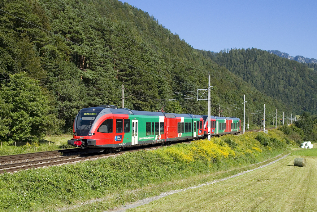 Am 26. August 2016 ist 4062 002 gemeinsam mit seinem Zwilling 4062 003 als SLP 97864 von Peggau-Deutschfeistritz nach Leoben unterwegs, wo die beiden Triebwagen hinterstellt wurden, um die Reise in Richtung Räderdrehbank Salzburg am darauffolgenden Tag fortzusetzen.