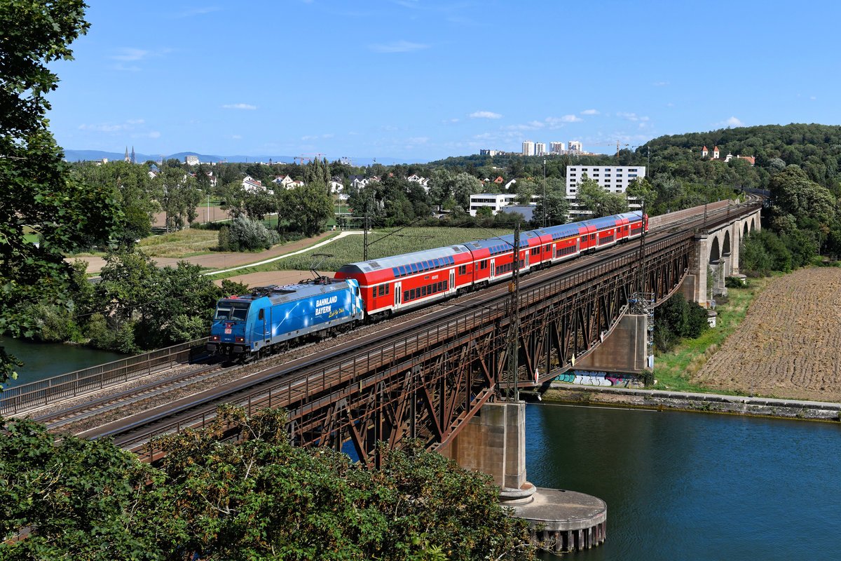Am 26. August 2020 konnte ich die  Bahnland Bayern  146 246 mit dem RE 4858 nach Nürnberg HBF beim Überqueren der Donau bei Mariaort aufnehmen. 