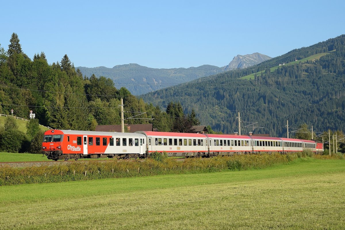 Am 26. August wurde die 1144 274 zum schieben des IC610 von Graz nach Salzburg bestellt. Hier konnte der Zug bei Altenmarkt im Pongau eingefangen werden.