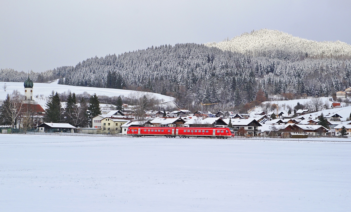 Am 26.02.2023 verlässt ein unbekannter 612 den Bahnhof Altstädten an der Strecke Immenstadt - Oberstdorf