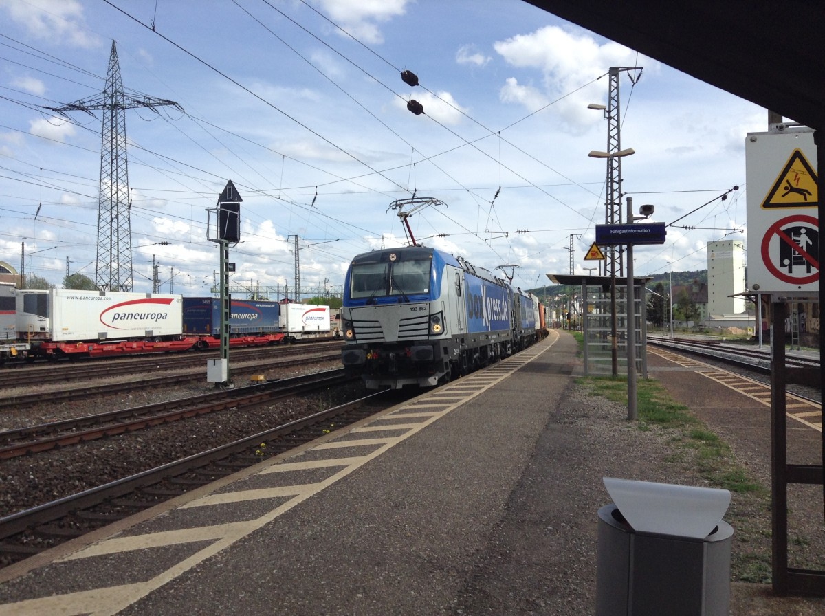 Am 26.04.2015 fuhr eine doppel BoxXpess Br. 193 durch Würzburg Zell in richtung Norden.
