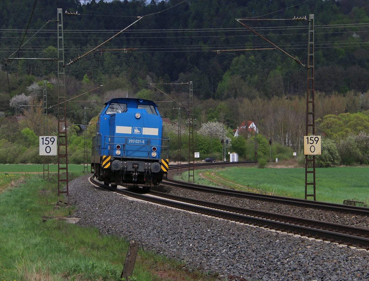 Am 26.04.2015 konnte die PRESS 293 021-6 als Tfzf in Richtung Süden zwischen Mecklar und Ludwigsau-Friedlos abgelichtet werden.