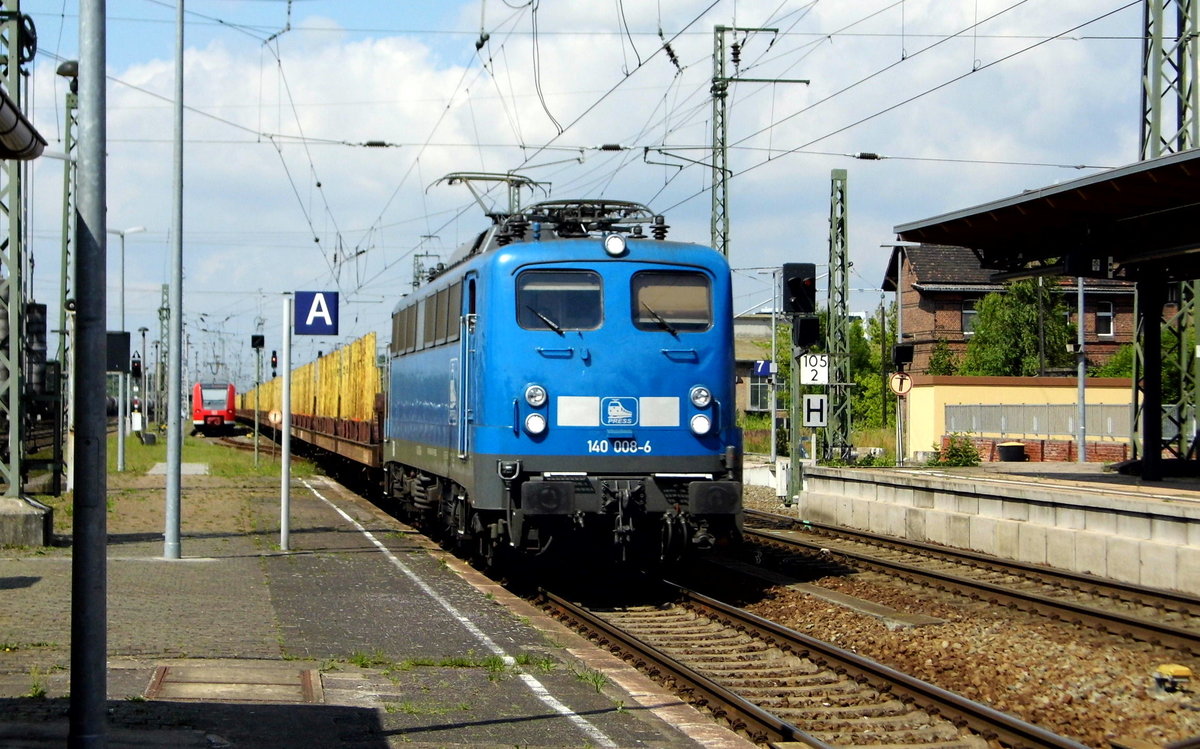Am 26.06.2016 kam die 140 008-6 von der Press aus Richtung Borstel nach Stendal und fuhr weiter in Richtung Berlin .