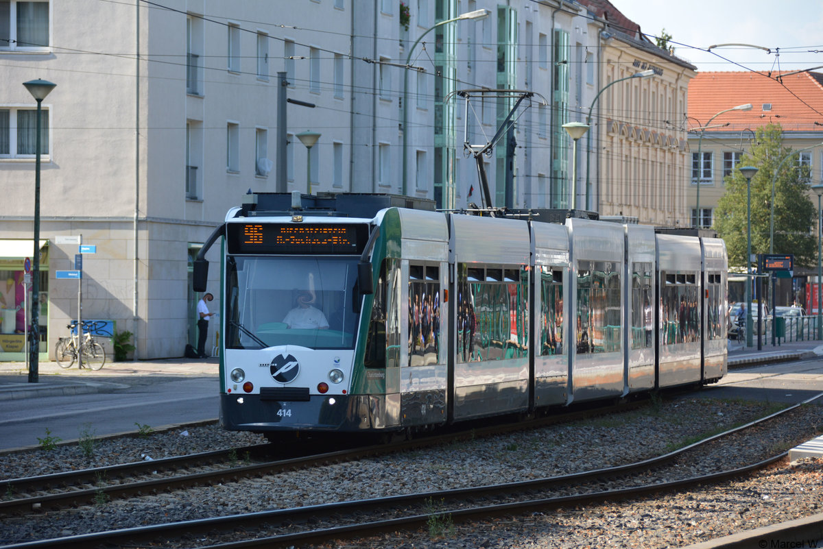 Am 26.07.2018 fuhr diese Siemens Combino  414 / Charlottenburg  auf der Linie 96 durch Potsdam.