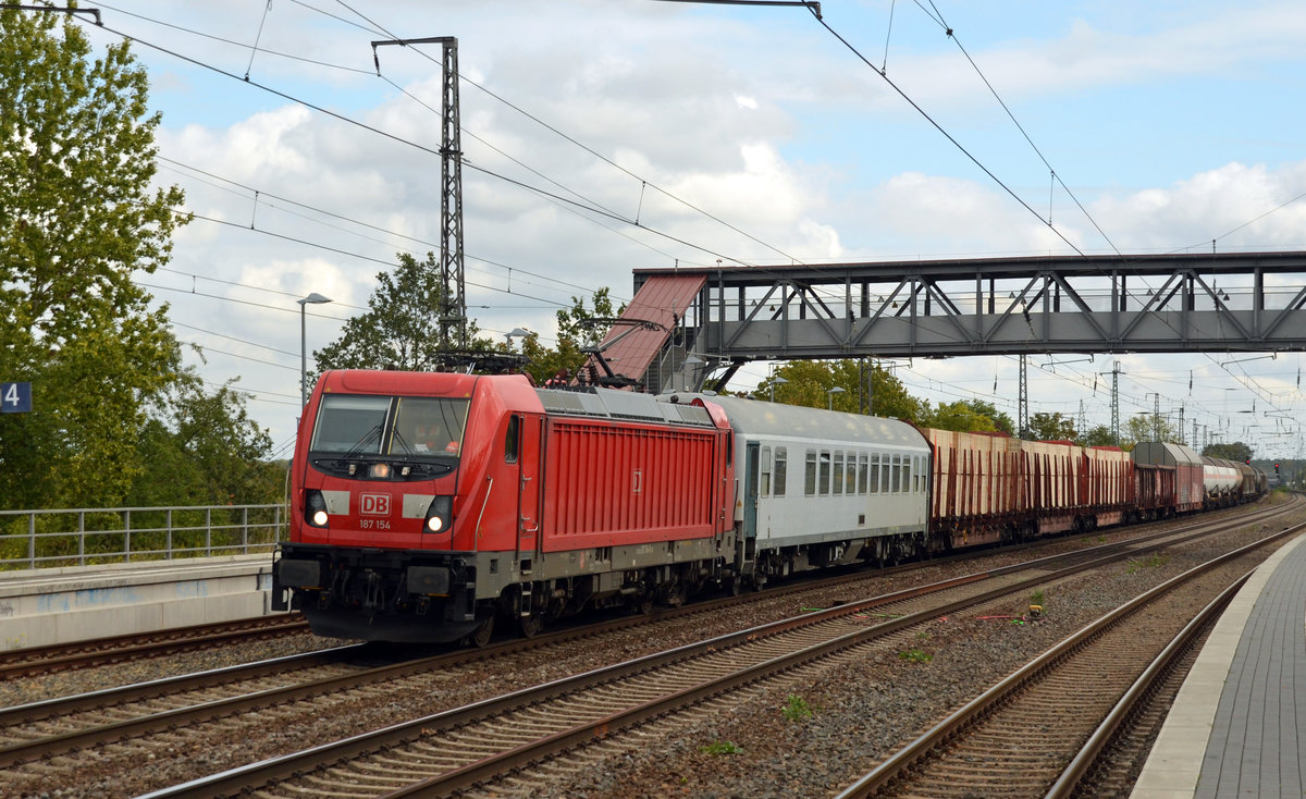 Am 26.09.19 kam 187 154 mit ihrem gemischten Güterzug im Bahnhof Saarmund zum stehen. Anschließend setzte der Zug seine Fahrt zum Rbf Seddin fort.