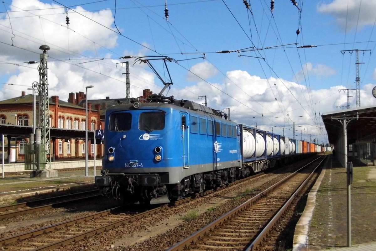 Am 26.09.2015 kam die 140 857-4 von der EGP aus Richtung Magdeburg nach Stendal und fuhr weiter in Richtung Salzwedel .