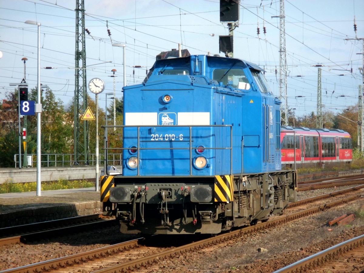 Am 26.10.2013 fuhr 204 010 (203 211) Lz durch Stendal nach Niedergrne.Sie hatte ihre Rangierttigkeiten im Gbf beendet.