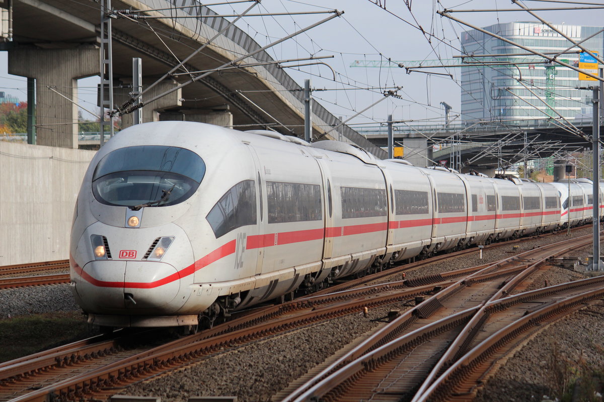 Am 26.10.2017 erreicht ICE610 nach Dortmund den Bahnhof Frankfurt Flughafen.