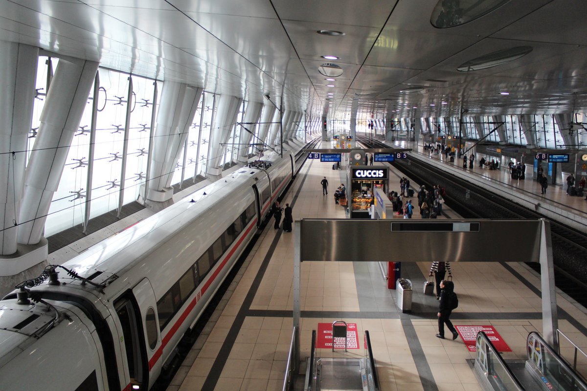 Deutschland / Bahnhöfe (F - K) / Frankfurt am Main Flughafen. 