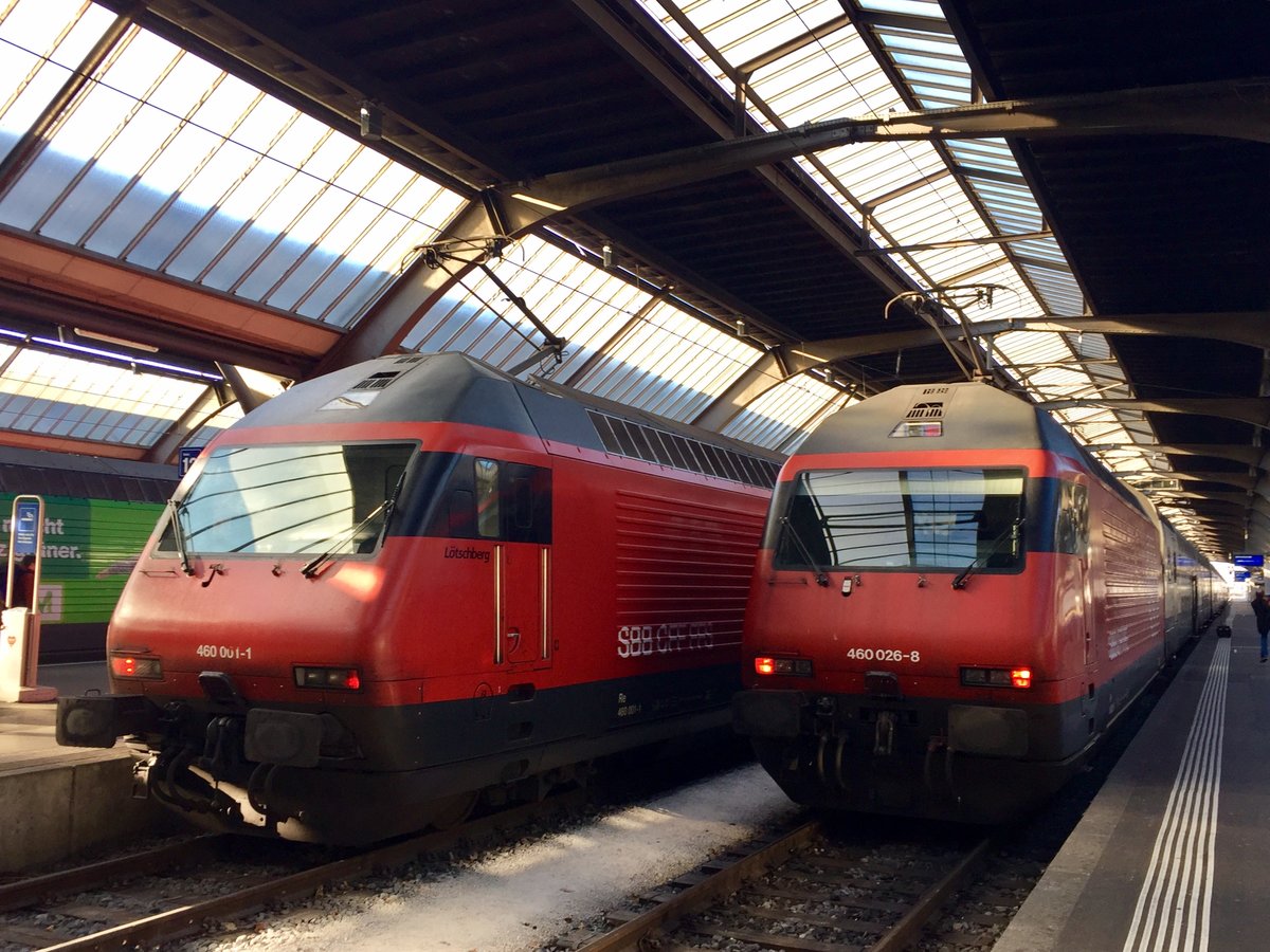 Am 26.12.16 traffen sich Re 460 001  Lötschberg  und 026  Fricktal  im Zürcher HB.