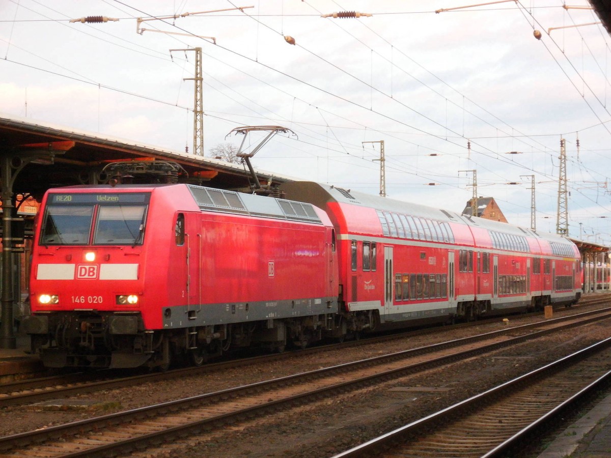 Am 26.12.2015 kam 146 020 mit ihrem RE aus Magdeburg nach Stendal und fuhr weiter nach Uelzen.