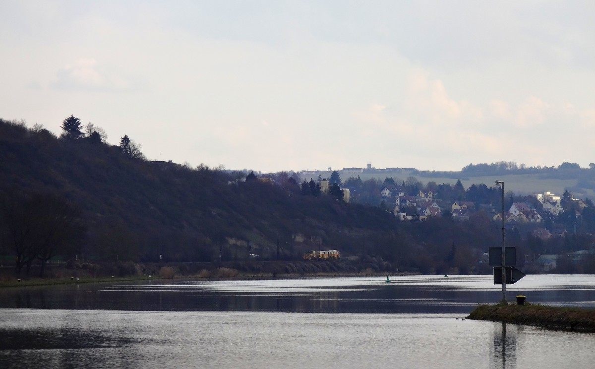 Am 26.2.14 fuhr ein Unimat durch das Maintal. Das Fahrzeug erreicht bald Würzburg. 