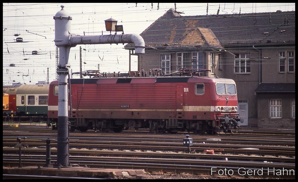 Am 26.4.1992 hätte hier im Hauptbahnhof Leipzig die Möglichkeit zur Wasseraufnahme bestanden. Elektrolok 143657 war dafür jedoch ein ungeeignetes Objekt.
