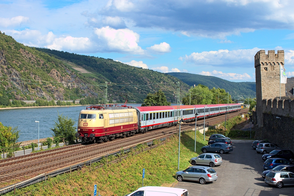 Am 26.6.2014 war Länderspiel und die 103 113 am IC 118. In Oberwesel ließ sich beides unter einen Hut bringen, 20 Minuten vor Anpfiff kam sie mit +20 vorbei