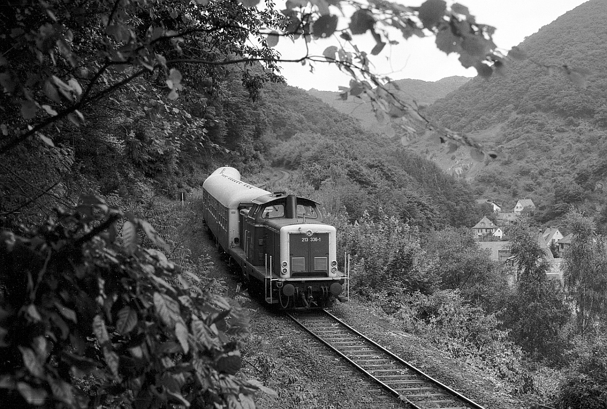 Am 26.7.1986 wurden die Eigenschaften der Steilstreckenlok 213 336 zwischen Boppard und Buchholz durchaus gefordert.