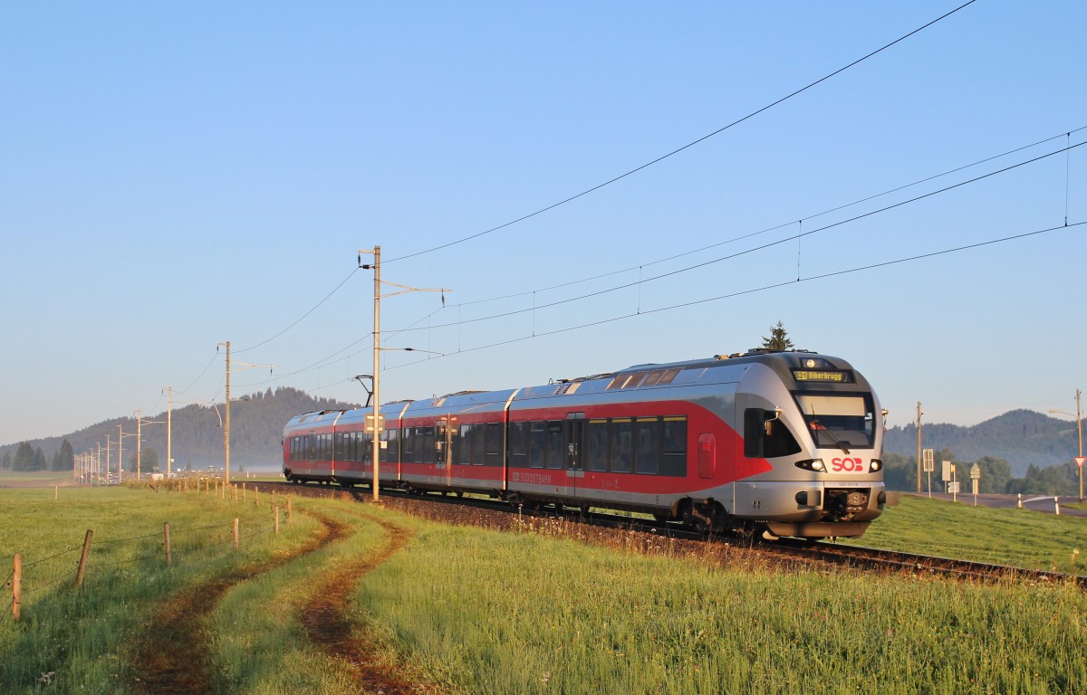 Am 26.Juli 2013 war ein SOB-Flirt 526 051 auf der Strecke Arth-Goldau - Samstagern als S-Bahn auf dem Weg nach Biberbrugg.