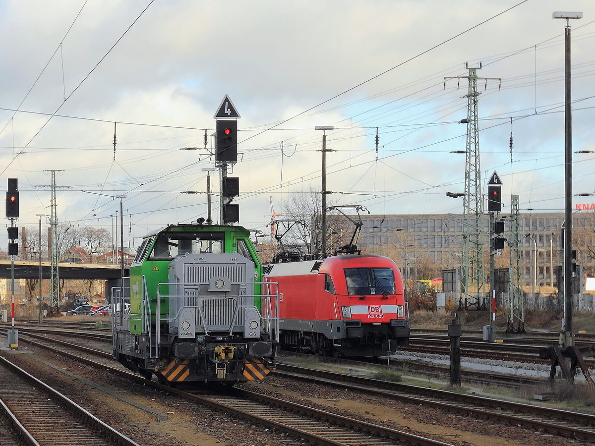 Am 27. November 2016 steht G6 Vossloh Lok (98 80 0650 108-0 D-VL) abgestellt im Bahnhof Cottbus. 