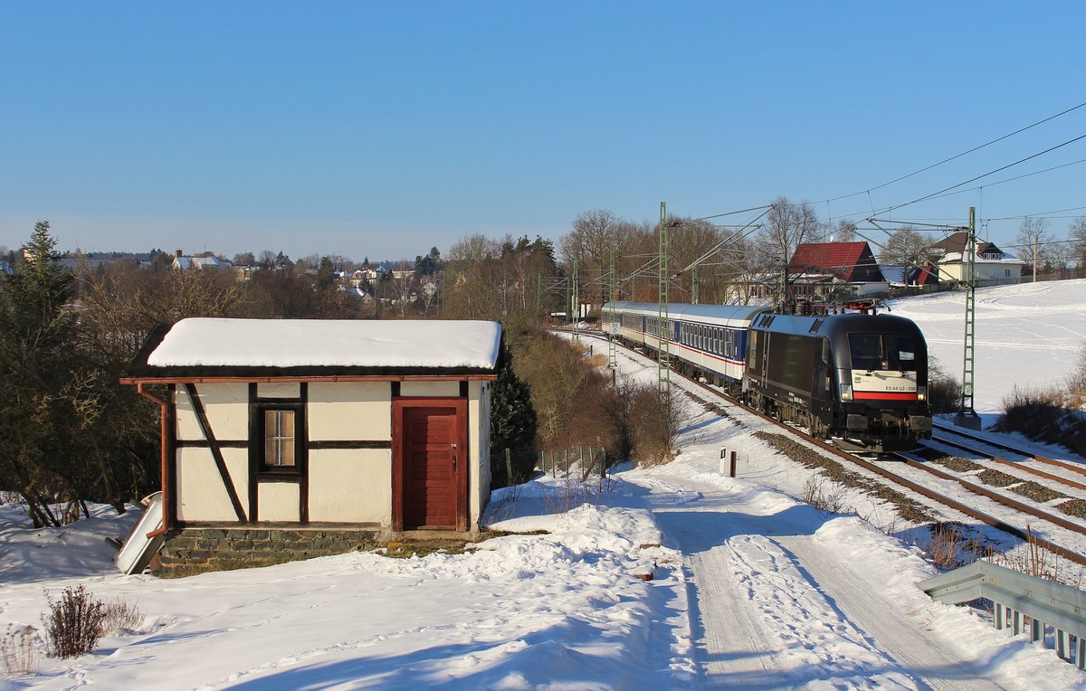 Am 27.01.17 fuhr noch der RE Ersatzverkehr (MRB). 182 530 zu sehen mit RE 26975 bei Jößnitz/V.