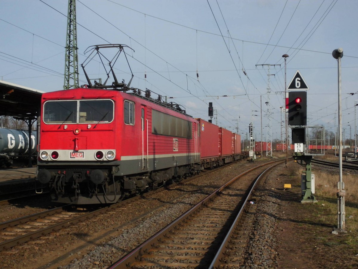 Am 27.02.2016 kam die 155 119 (MEG 706) mit einem Containerzug aus Richtung Magdeburg nach Stendal und fuhr weiter nach Wittenberge.