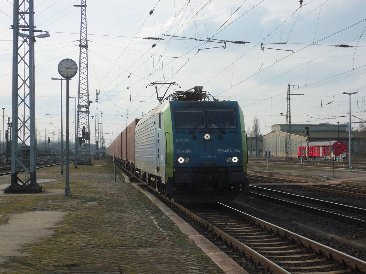Am 27.02.2016 kam die 189 804 mit einem Containerzug aus Richtung Hannover nach Stendal und fuhr weiter nach Magdeburg.