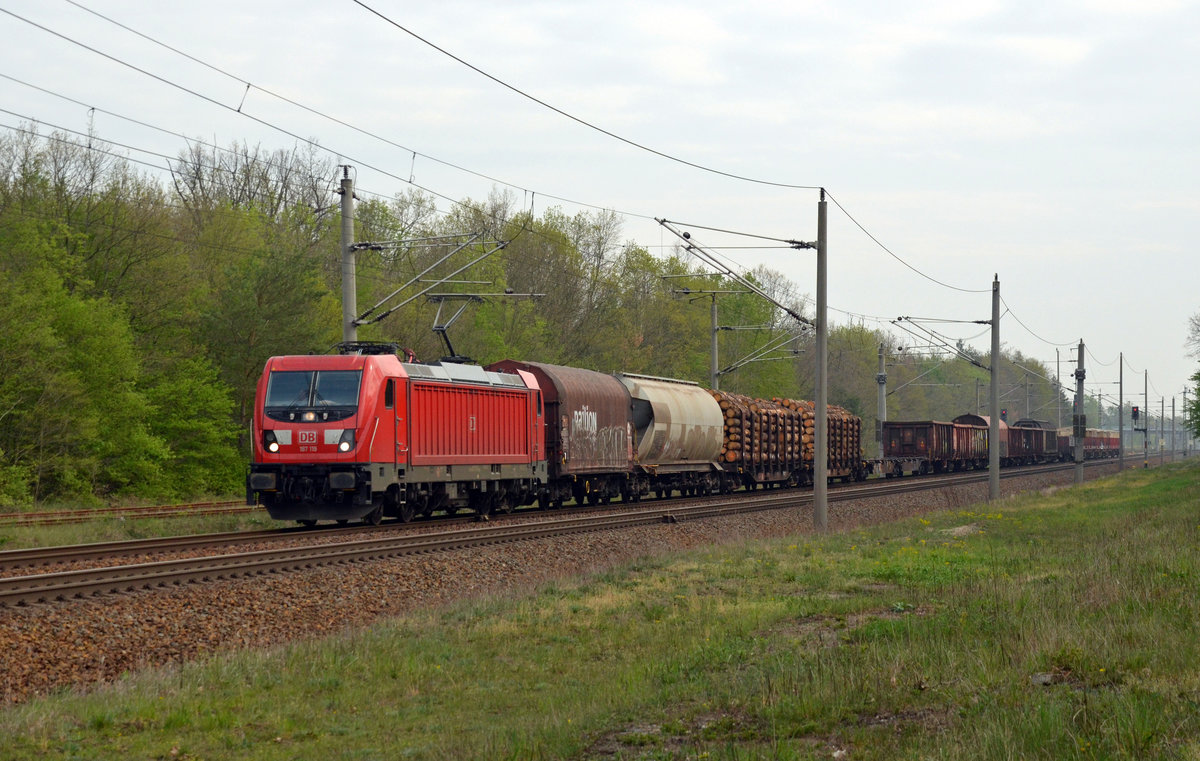 Am 27.04.19 führte 187 119 einen gemischten Güterzug durch Burgkemnitz Richtung Bitterfeld.