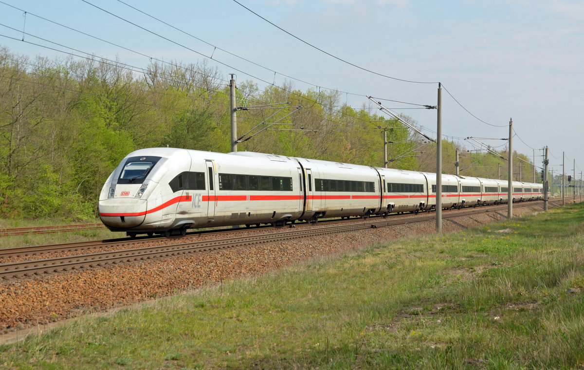 Am 27.04.19 rollte dieser als ICE 507 verkehrende Triebzug der Reihe 412 durch Burgkemnitz Richtung Leipzig.