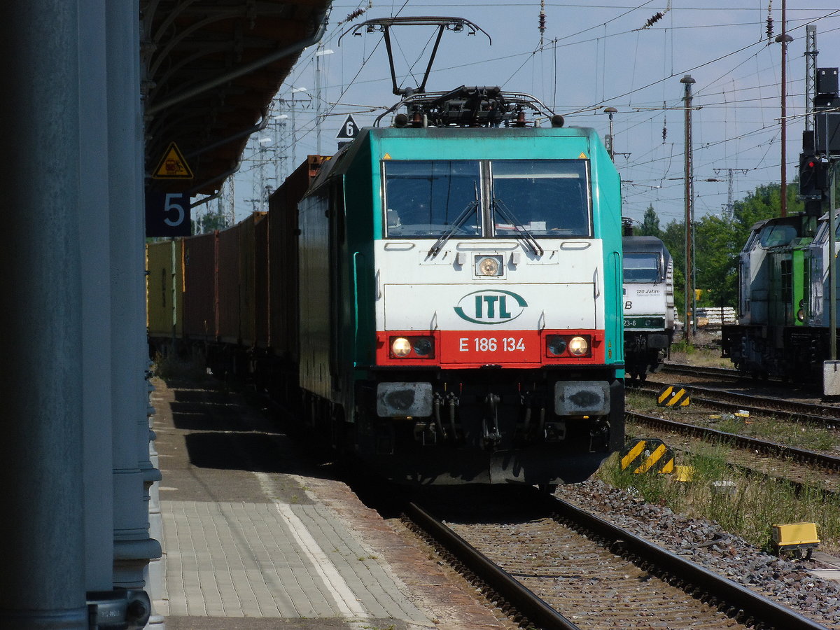Am 27.05.2018 kam die E 186 134 von der ITL aus Richtung Magdeburg nach Stendal und fuhr weiter in Richtung Salzwedel .