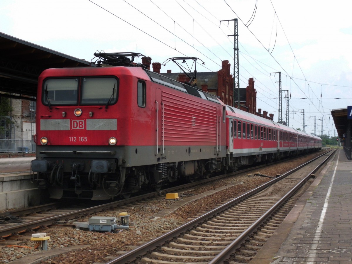 Am 27.07.2014 kam 112 165 mit ihrem IRE aus Richtung Berlin nach Stendal und fuhr weiter in Richtung Wittenberge nach Hamburg.Grund sind Bauarbeiten zwischen Uelzen und Lüneburg.(Baufahrplan geht von 14.06.2014-27.07.2014)