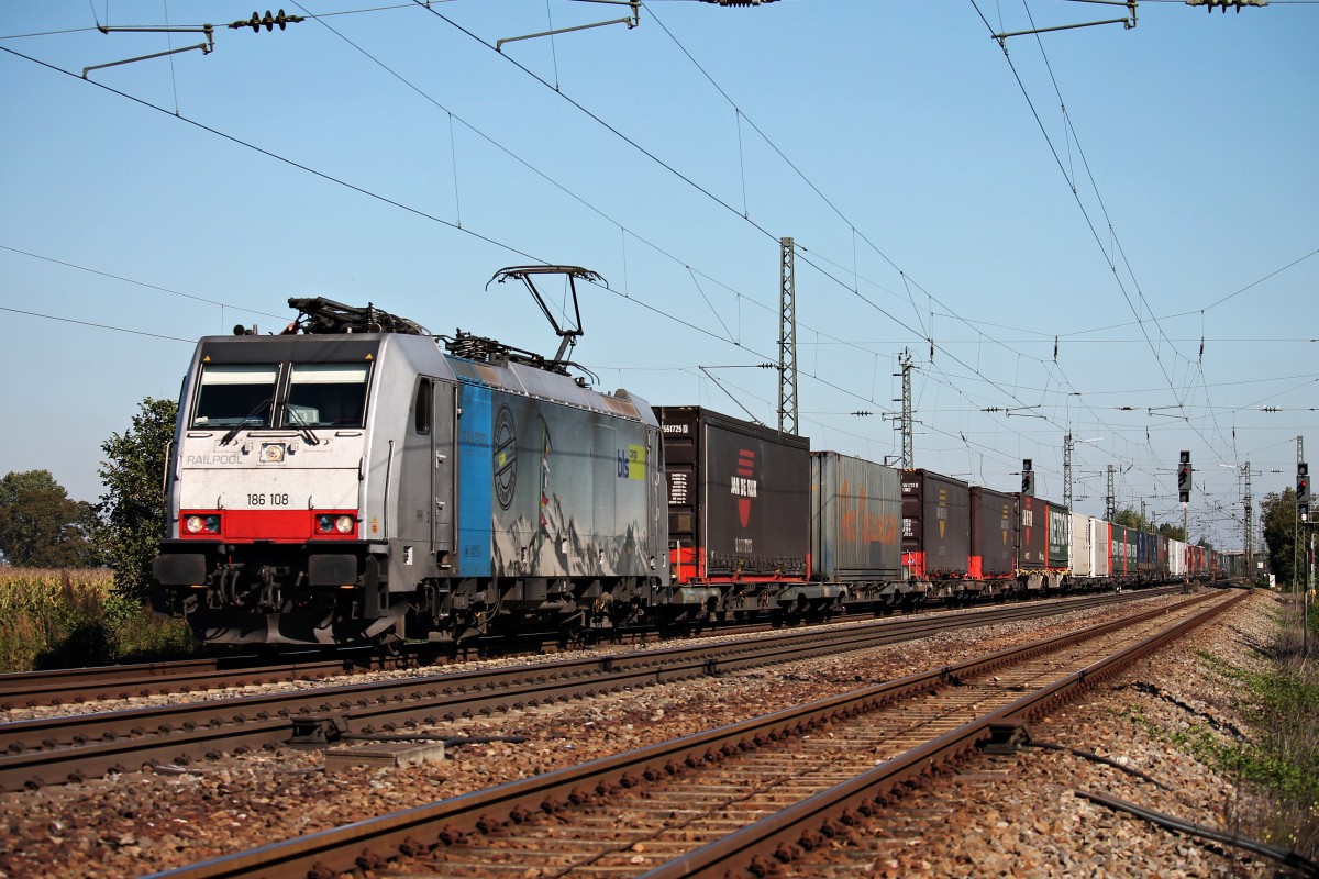 Am 27.09.2014 fuhr auch die 186 108 mit ebenfalls einem Containerzug den Bahnhof Orschweier gen Süden.