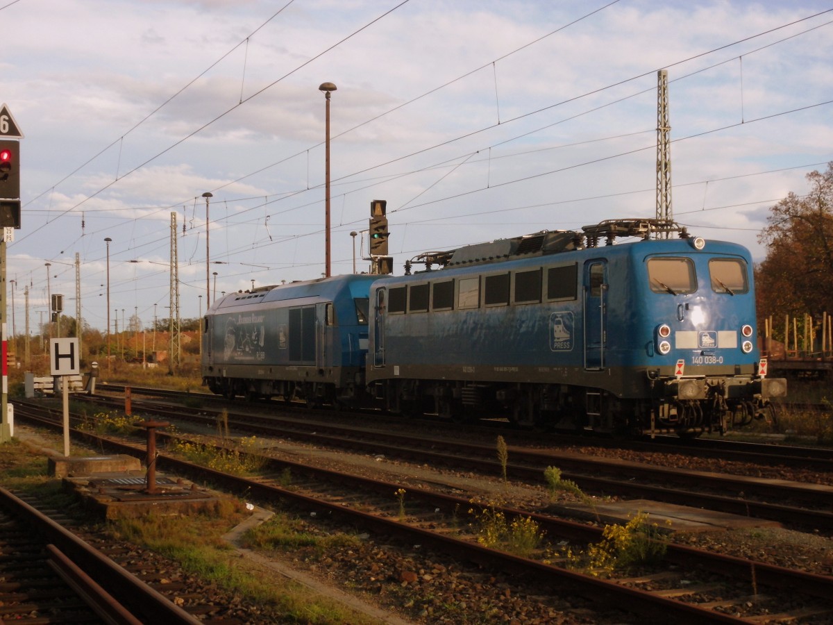 Am 27.10.2013 fuhr 253 015 (223 052) mit 140 038 (140 851)von Stendal in Richtung Berlin.