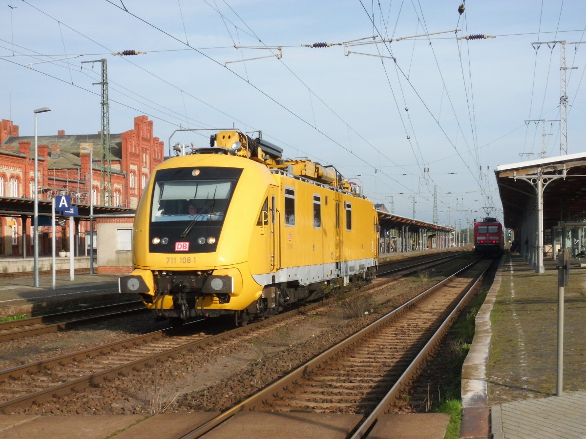 Am 27.10.2014 kam 711 108 aus Richtung Magdeburg nach Stendal und fuhr weiter in Richtung Hannover. 